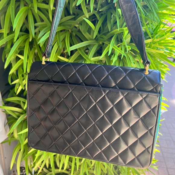 Authentic Chanel black quilted lambskin flap messenger bijou 24k gold hardware - Picture 10 of 16